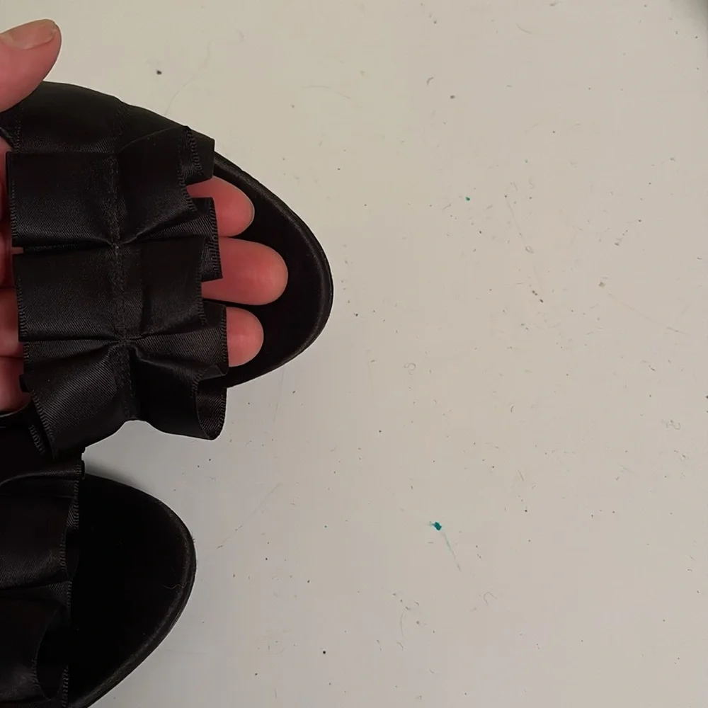 Tahari Sloan Black Satin Peep Toe Heels Size 9.5